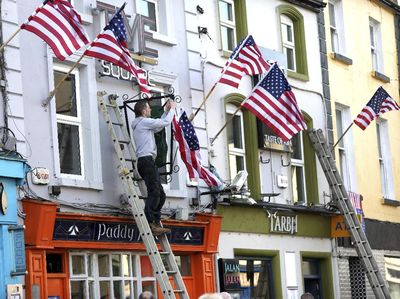 Foto: Joe Biden Kalahkan Trump, Kota di Irlandia Berpesta