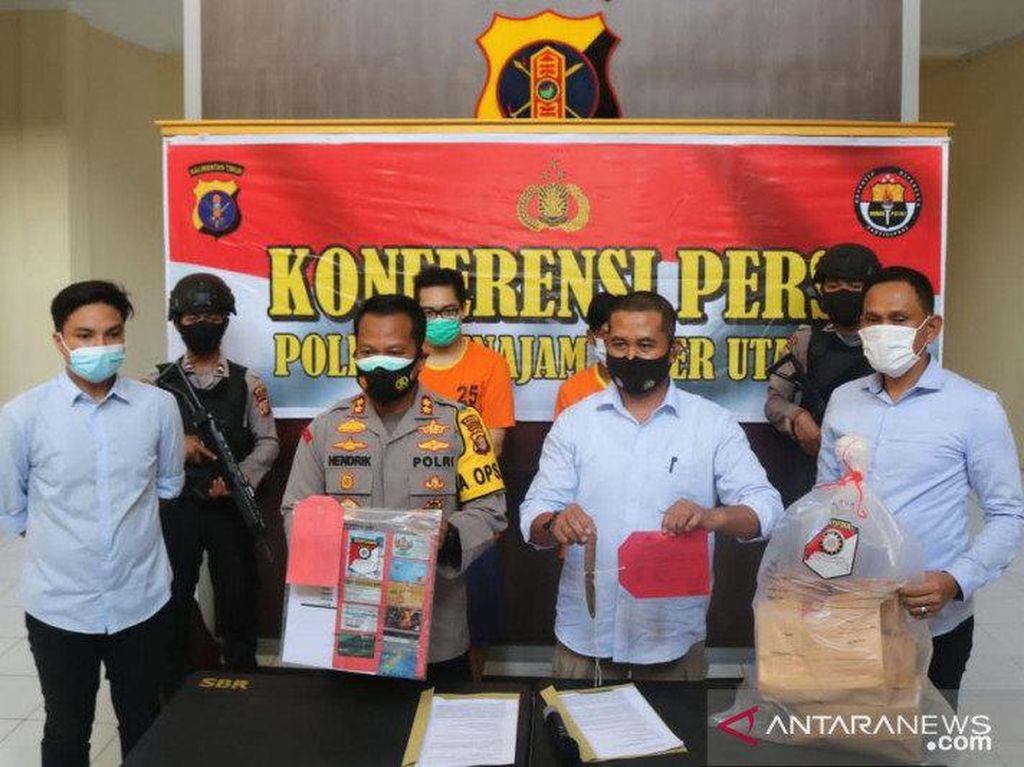Catut Nama-Foto Bupati PPU di WA, Pria Bekasi Peras Perusahaan Rp 175 Juta Catut Nama-Foto Bupati PPU di WA, Pria Bekasi Peras Perusahaan Rp 175 Juta