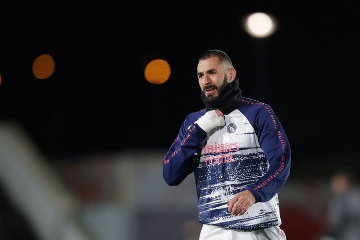 MADRID, SPAIN - NOVEMBER 03: Karim Benzema of Real Madrid CF reacts during his warming up before the UEFA Champions League Group B stage match between Real Madrid and FC Internazionale at Estadio Santiago Bernabeu on November 03, 2020 in Madrid, Spain. (Photo by Gonzalo Arroyo Moreno/Getty Images)