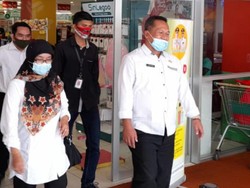 Pantau Pengurangan Kantong Plastik, DLH Sukabumi Datangi Toko-Minimarket