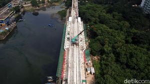 Lintasan LRT Jabodebek Cawang-Dukuh Sudah Tersambung Lho