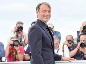Mads Mikkelsen Resmi Gantikan Johnny Depp di Fantastic Beasts 3 Mads Mikkelsen Resmi Gantikan Johnny Depp di Fantastic Beasts 3
