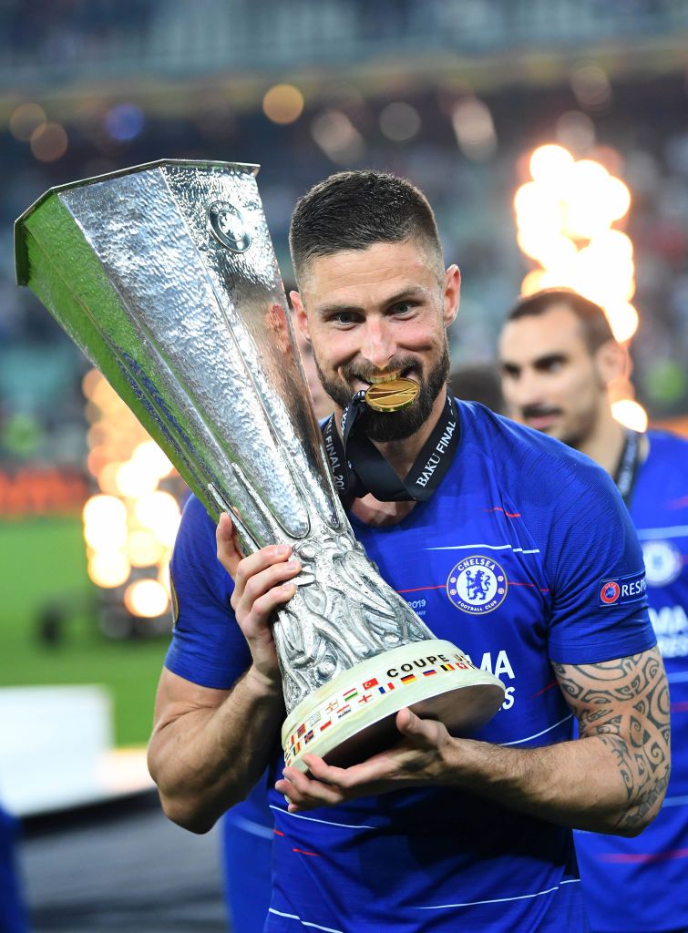 Olivier Giroud BAKU, AZERBAIJAN - MAY 29: Olivier Giroud of Chelsea celebrates with the Europa League Trophy following his team's victory in the UEFA Europa League Final between Chelsea and Arsenal at Baku Olimpiya Stadionu on May 29, 2019 in Baku, Azerbaijan. (Photo by Michael Regan/Getty Images)