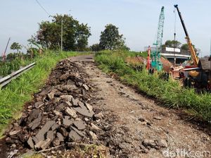 Geliat Pembangunan Kereta Cepat  Jakarta-Bandung Geliat Pembangunan Kereta Cepat  Jakarta-Bandung