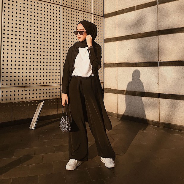 Pakai kacamata kotak/id.pinterest.com Pakai kacamata kotak