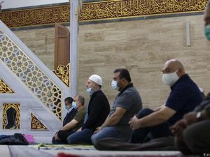 Para Imam Jerman Dipandang Sebagai Kunci dalam Memerangi Radikalisasi