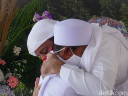 Kisah Kemurahan Hati Syekh Ali Jaber: Asuh Akbar Si Bocah Pemulung