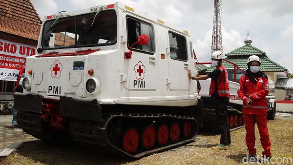 Hagglunds PMI Dikerahkan ke Lereng Merapi