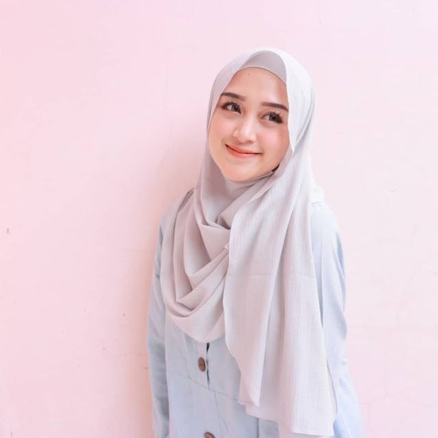 Posisikan hijab agak ke depan/id.pinterest.com Posisikan hijab agak ke depan
