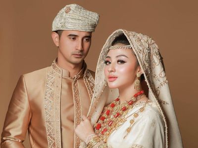 Segera Menikah, Inilah 8 Foto Prewedding Ali Syakieb dan Margin Wieheerm