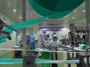 Mengintip Produksi Masker Bedah di Cikupa Tangerang