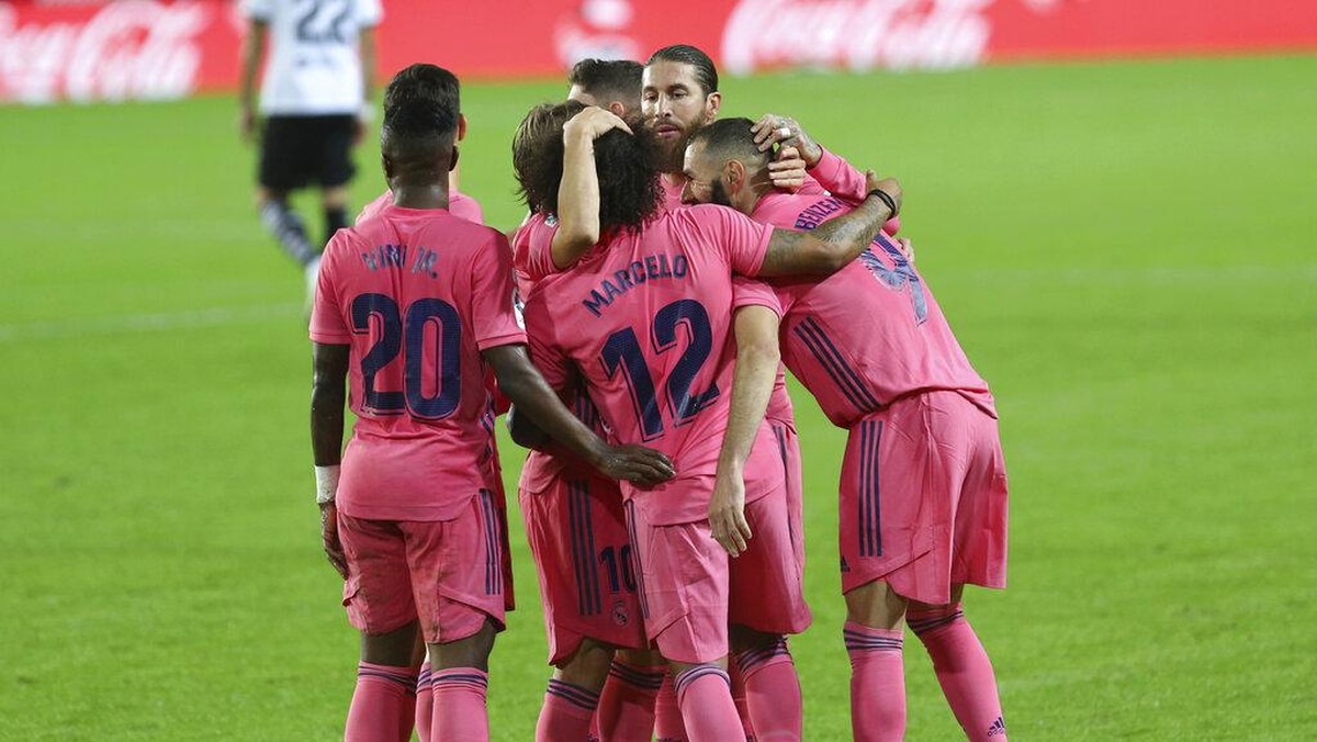 Real Madrid kalah terus tiap kali memakai jersey pink (AP/Alberto Saiz)