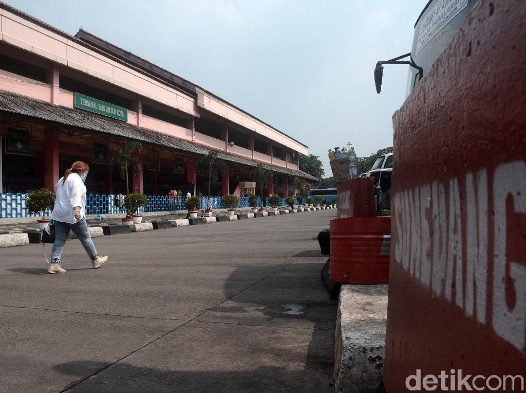 Revitalisasi Terminal Kampung Rambutan Tahun Ini Batal Revitalisasi Terminal Kampung Rambutan Tahun Ini Batal
