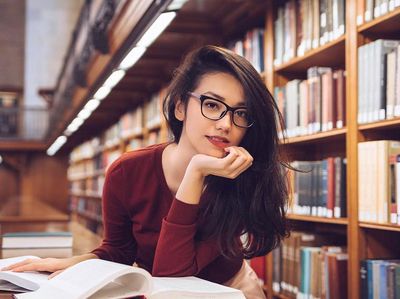 Velove Vexia, Kandidat 100 Perempuan Berwajah Sempurna