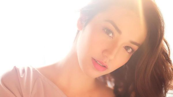 Pesona 12 Artis Berdarah Manado yang Kecantikannya Bikin Susah Berpaling