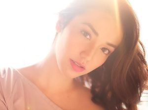 Pesona 12 Artis Berdarah Manado yang Kecantikannya Bikin Susah Berpaling