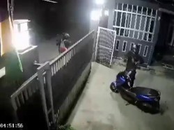 Detik-detik Aksi Pencuri Motor Todongkan Pistol di Bekasi