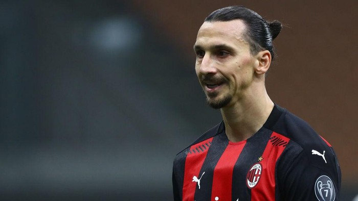 MILAN, ITALY - NOVEMBER 05:  Zlatan Ibrahimovic of AC Milan looks on during the UEFA Europa League Group H stage match between AC Milan and LOSC Lille at San Siro Stadium on November 5, 2020 in Milan, Italy.  (Photo by Marco Luzzani/Getty Images)