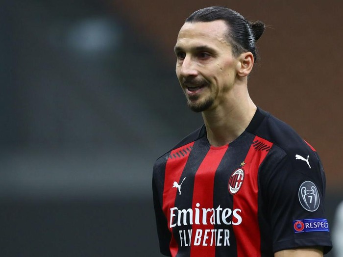 MILAN, ITALY - NOVEMBER 05:  Zlatan Ibrahimovic of AC Milan looks on during the UEFA Europa League Group H stage match between AC Milan and LOSC Lille at San Siro Stadium on November 5, 2020 in Milan, Italy.  (Photo by Marco Luzzani/Getty Images)