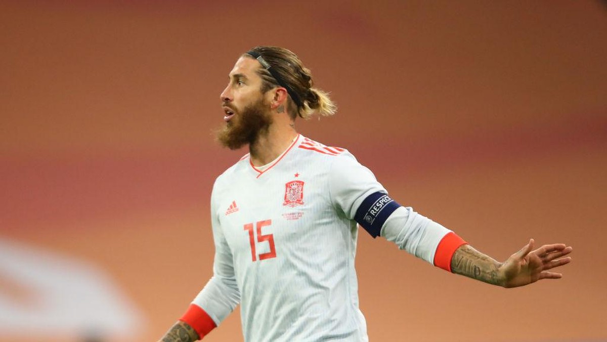 Sergio Ramos berhasil menyamai catatan penampilan Gianluigi Buffon di ajang internasional (Foto: Getty Images/Dean Mouhtaropoulos)