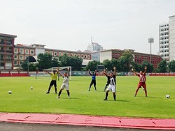 Berfaedah, Ini Senam Sundul Langit yang Sedang Hits