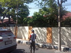 Spanduk Black Campaign di Banyuwangi Dicopoti, Ada Yang Hilang Sendiri