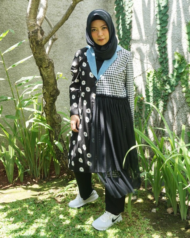 Blazer motif/instagram.com/tantrisyalindri Blazer motif