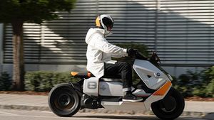 Foto Skuter Listrik Baru BMW Motorrad