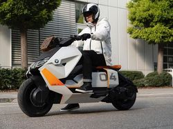 Skuter Listrik BMW CE 04 Segera Masuk Jalur Produksi