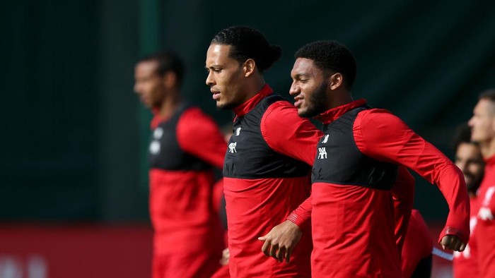 LIVERPOOL, ENGLAND - SEPTEMBER 16: Virgil van Dijk speaks to Joe Gomez of Liverpool during the Liverpool FC training session on the eve of the UEFA Champions League match between SSC Napoli and Liverpool FC at Melwood Training Ground on September 16, 2019 in Liverpool, England. (Photo by Jan Kruger/Getty Images)
