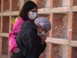 Sejumlah Ilmuwan Sebut COVID-19 Bukan Pandemi Tapi Sindemi, Maksudnya?