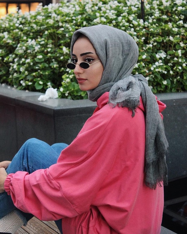 Diikat ke belakang/id.pinterest.com Diikat ke belakang