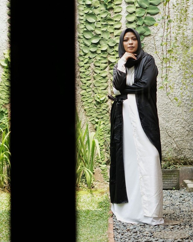 Dress putih/instagram.com/tantrisyalindri Dress putih