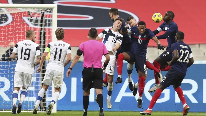 Frances Kurt Zouma, second right, heads the ball during the international friendly soccer match between France and Sweden at the Stade de France stadium in Saint-Denis, outside Paris, Wednesday Nov.11, 2020. (AP Photo/Michel Euler)