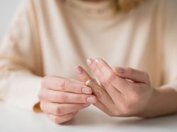 Mau Dinikahi Duda yang Belum Kantongi Akta Cerai, Saya Harus Bagaimana?