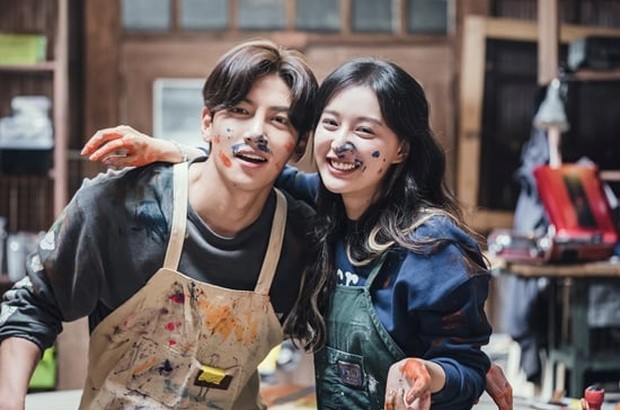 Ji Chang Wook & Kim Ji Won Melukis Bersama/ Foto: Soompi