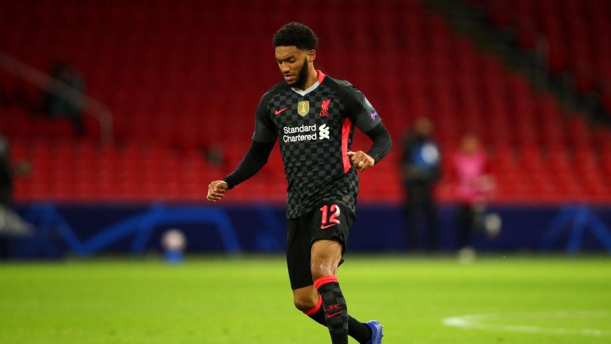 Joe Gomez absen lama usai operasi lutut (Getty Images/Dean Mouhtaropoulos)