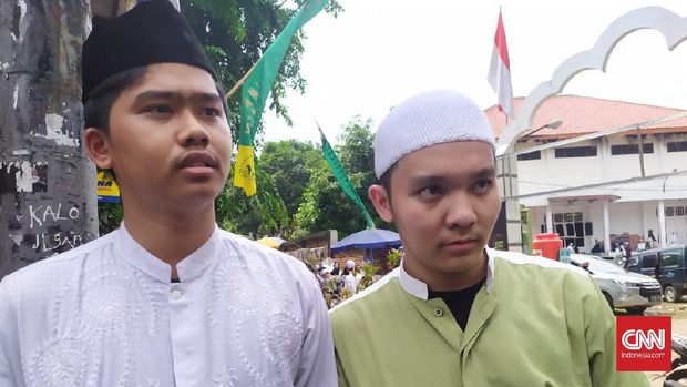 Abdur (koko putih) dan Rizky