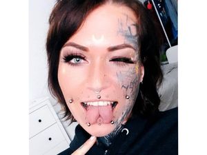 Punya Penampilan Ekstrem, Wanita Bertato Ini Mengaku Pernah Diludahi Orang Punya Penampilan Ekstrem, Wanita Bertato Ini Mengaku Pernah Diludahi Orang