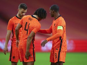 Ake Cedera, De Boer: Uang Penting, tapi Pemain Harus Dijaga