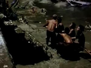 Ombak Ngamuk di Kenjeran Surabaya, Air Masuk Rumah dan Banyak Perahu Rusak