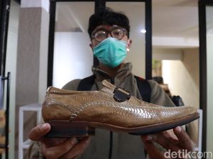 Bisnis Sepatu Kulit Ceker Ayam, Pria Bandung Raup Ratusan Juta Tiap Bulan