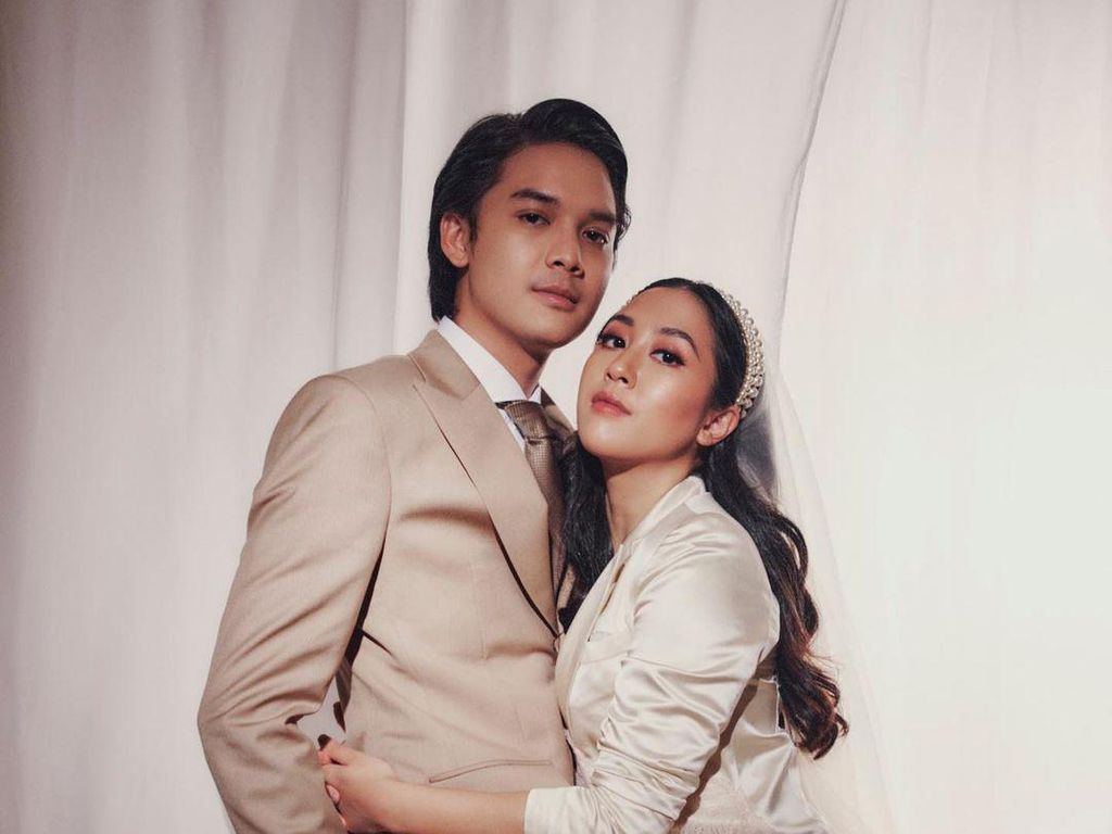 Melihat Lebih Dekat Cincin Pernikahan Sherina Munaf, Karya Happy Salma Melihat Lebih Dekat Cincin Pernikahan Sherina Munaf, Karya Happy Salma