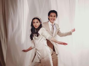 Foto: Gaya Unik Sherina saat Menikah, Serasi Bareng Suami Pakai Celana Foto: Gaya Unik Sherina saat Menikah, Serasi Bareng Suami Pakai Celana