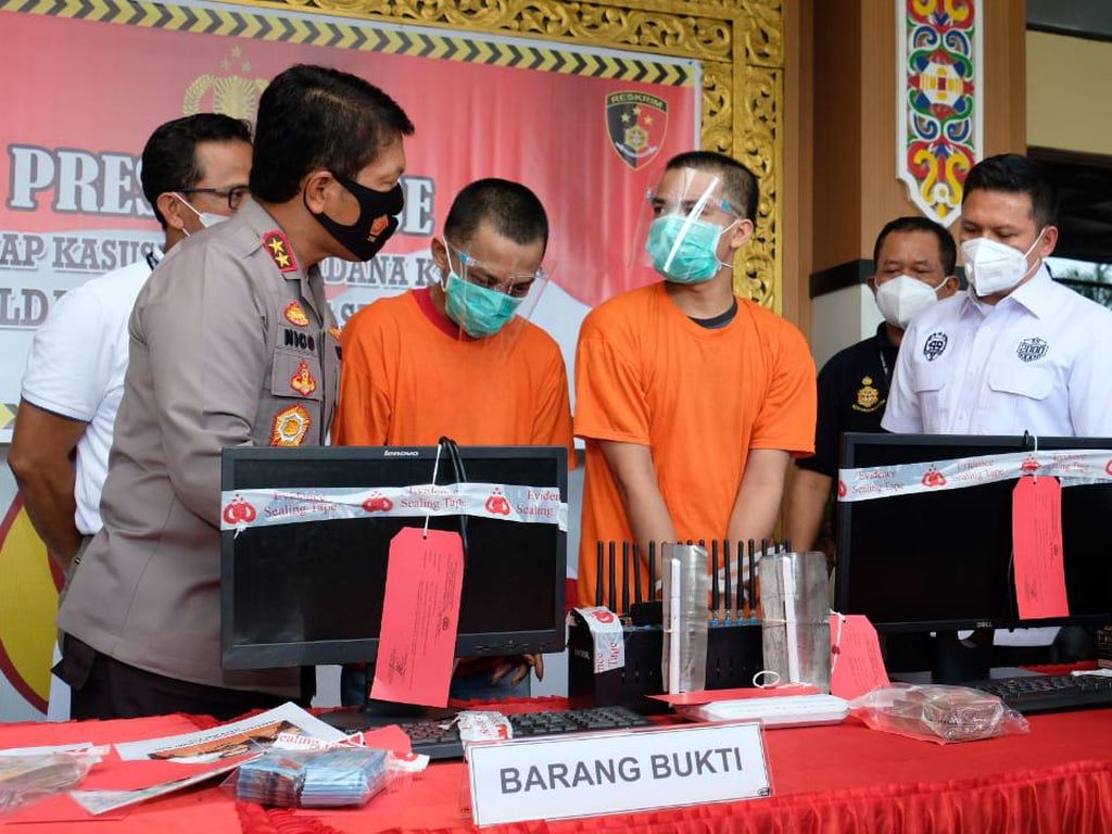 Bobol Server Distributor Pulsa, 2 Hacker Asal Jateng Diciduk Polda Kalsel Bobol Server Distributor Pulsa, 2 Hacker Asal Jateng Diciduk Polda Kalsel