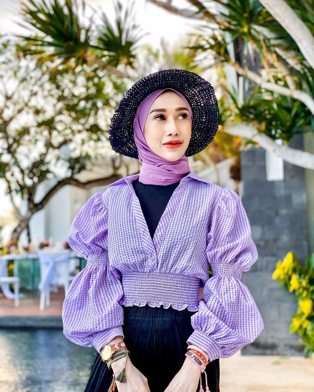 Potret Dokter Reza Gladys/www.instagram.com/rezagladys/ Potret Dokter Reza Gladys dalam balutan busana stylish bak remaja.