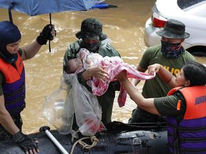 Potret Evakuasi Korban Topan Vamco di Filipina Potret Evakuasi Korban Topan Vamco di Filipina