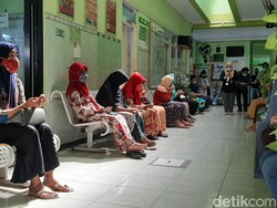 Nakes di Probolinggo Ajak Pasien Senam Peringati Hari Kesehatan Nasional