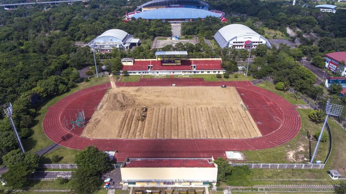 Arena atletik Jakabaring Sport City di Palembang direnovasi. Hal itu dilakukan karena arena itu akan dijadikan stadion latihan tuan rumah Piala Dunia U-20 2021.