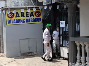 Suasana Markas FPI Usai Dilarang Pemerintah Suasana Markas FPI Usai Dilarang Pemerintah